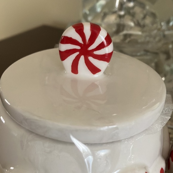 NWT Peppermint Canisters Salt Pepper Set - Picture 4 of 9